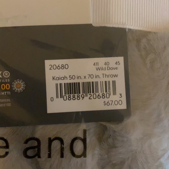 ✨SALE✨
Koolaburra by UGG Kaiah Faux Fur Animal Print Throw - Picture 5 of 5